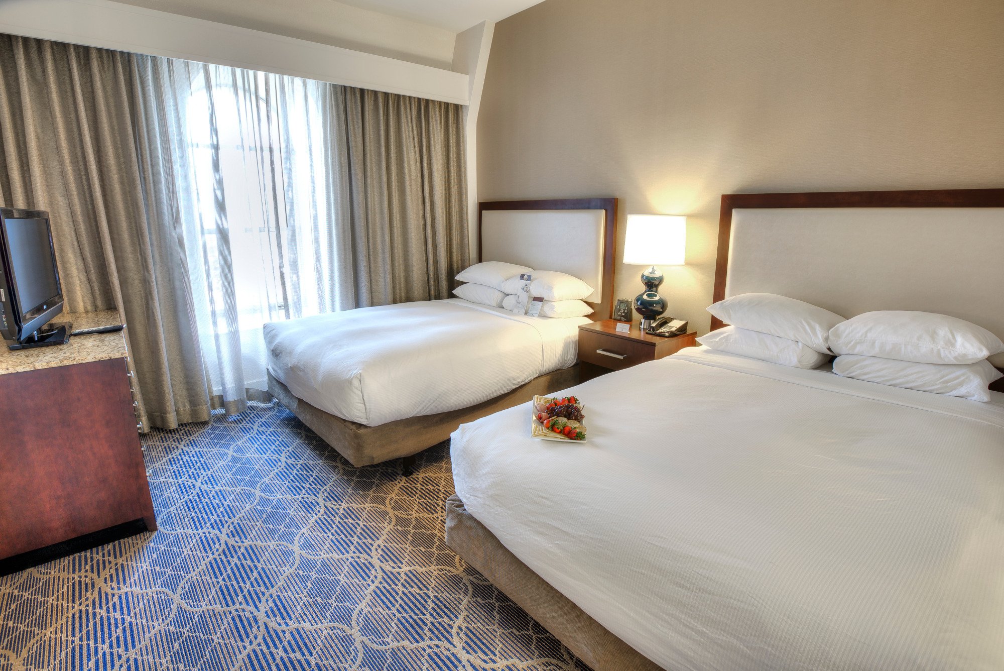 doubletree-two-queen-beds-room